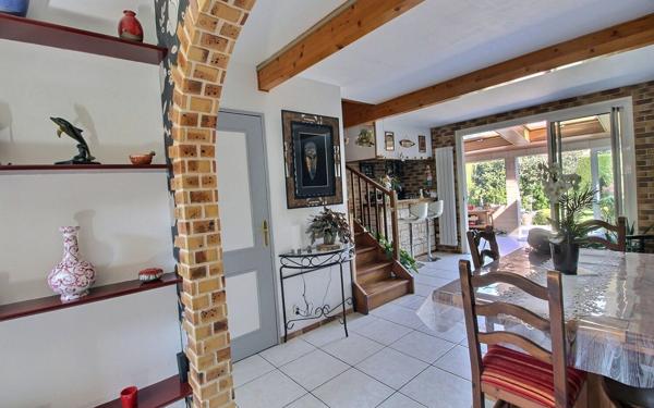 Maison à vendre    6 pièces •  Voisins-le-Bretonneux