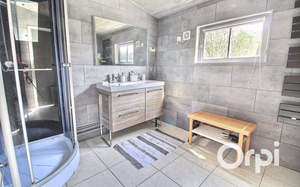 Maison à vendre    6 pièces •  Voisins-le-Bretonneux