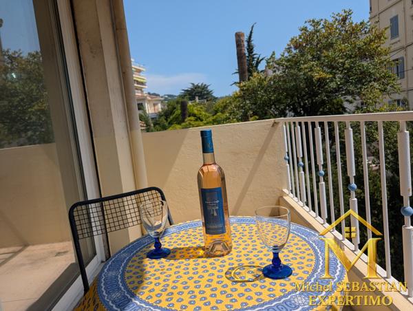 EXCLUSIVITE ! Appartement 3P rénové avec parking et cave - Centre Ville