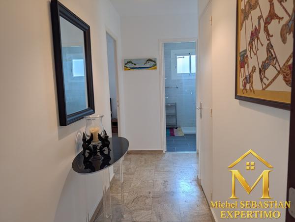 EXCLUSIVITE ! Appartement 3P rénové avec parking et cave - Centre Ville