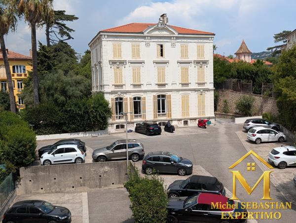 EXCLUSIVITE ! Appartement 3P rénové avec parking et cave - Centre Ville