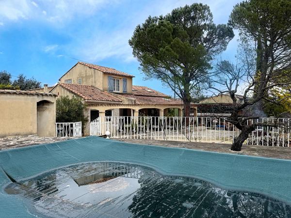 Maison Roquemaure Avecpiscine et appartements de168 m2