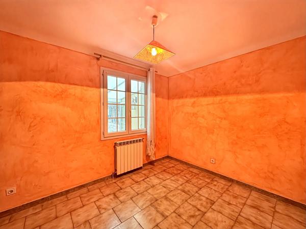 Maison Roquemaure Avecpiscine et appartements de168 m2