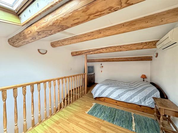 Maison Roquemaure Avecpiscine et appartements de168 m2