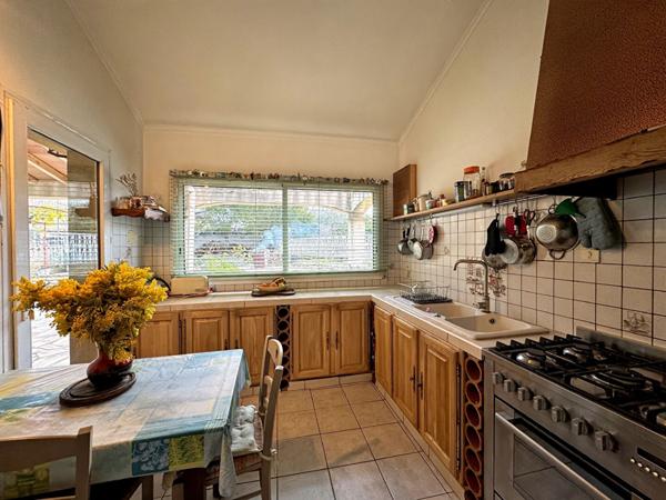 Maison Roquemaure Avecpiscine et appartements de168 m2