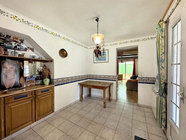 Maison Roquemaure Avecpiscine et appartements de168 m2