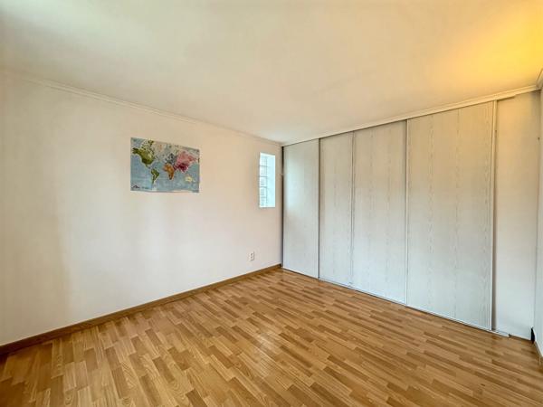 Maison Roquemaure Avecpiscine et appartements de168 m2