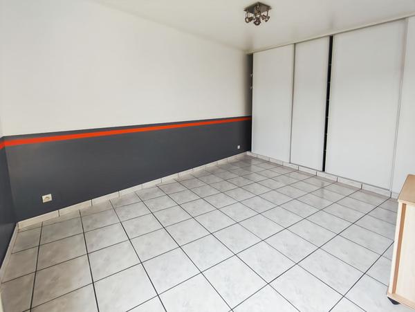 Maison sur demi sous-sol