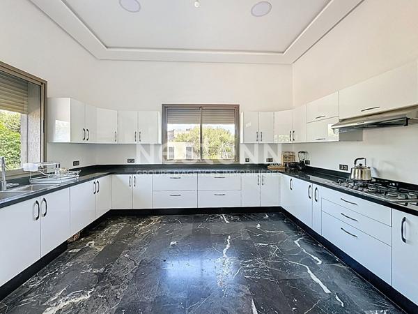 A vendre Villa sans VNA à Marrakech 420 m2 sur un terrain de 2500m2