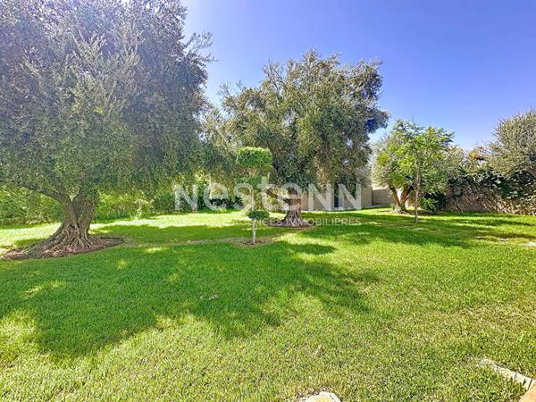 A vendre Villa sans VNA à Marrakech 420 m2 sur un terrain de 2500m2