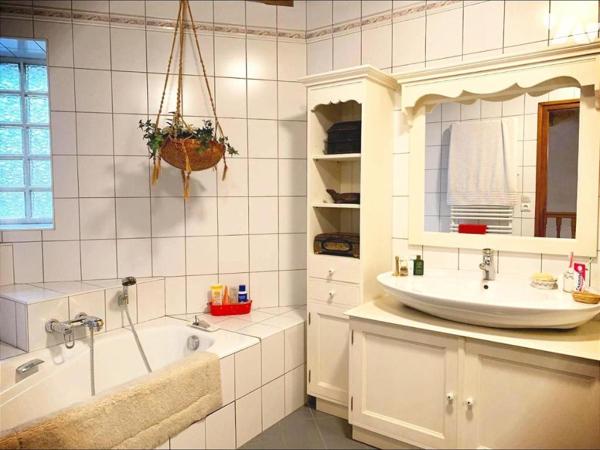 MAISON A VENDRE - CHAMPFROMIER (01410) - A 1h30 de GENEVE - SH 265 m2 - 5 chambres - Jardin clos -