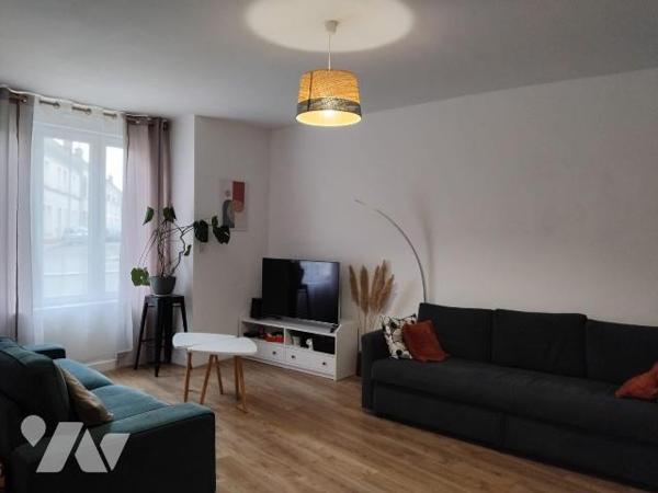 Maison de bourg entièrement rénovée avec jardin

Cette belle maison de maitre , idéalement si...