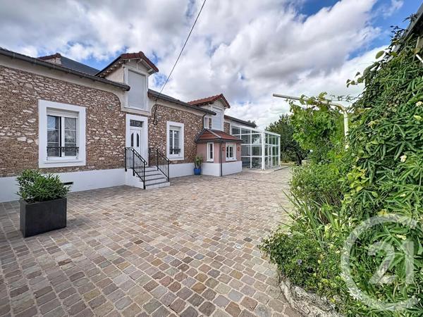 Maison à vendre  7 pièces - 300 m 2   COMBS LA VILLE  - 77