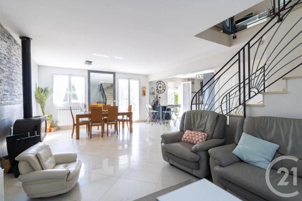 Maison à vendre  7 pièces - 300 m 2   COMBS LA VILLE  - 77