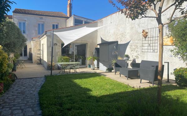 Maison à vendre    5 pièces •  Rochefort