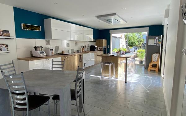 Maison à vendre    5 pièces •  Rochefort