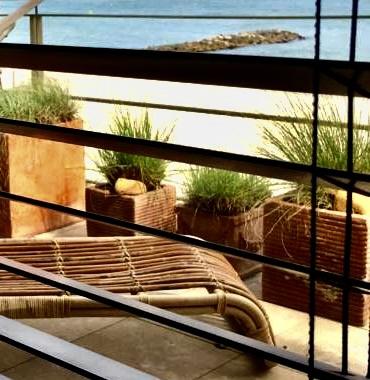 NOUVEAU, 1ERE LIGNE, VUE MER À 180°, PROPRIÉTÉ DE PRESTIGE offrant 5 APPARTEMENTS HAUT DE GAME sur la PLAGE