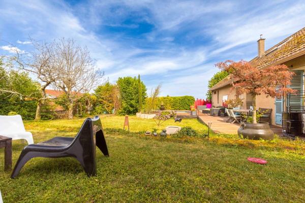 A vendre Corps de ferme de caractère avec piscine, dépendances et équipements récents – Corcelles-les-Monts