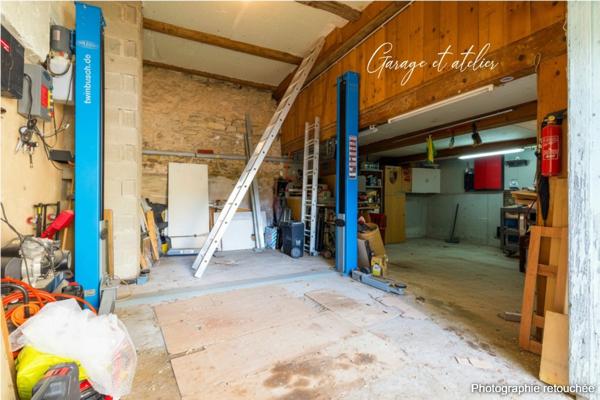 A vendre Corps de ferme de caractère avec piscine, dépendances et équipements récents – Corcelles-les-Monts