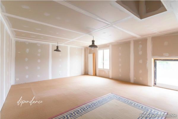 A vendre Corps de ferme de caractère avec piscine, dépendances et équipements récents – Corcelles-les-Monts