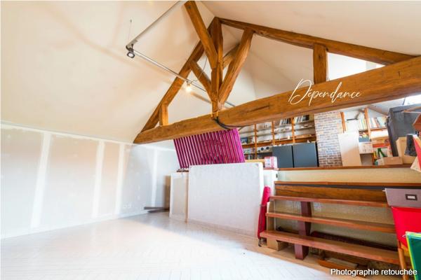 A vendre Corps de ferme de caractère avec piscine, dépendances et équipements récents – Corcelles-les-Monts