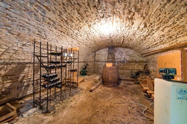 A vendre Corps de ferme de caractère avec piscine, dépendances et équipements récents – Corcelles-les-Monts