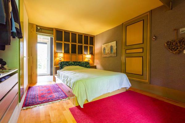A vendre Corps de ferme de caractère avec piscine, dépendances et équipements récents – Corcelles-les-Monts