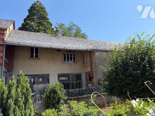 A vendre, à Mauriac (CANTAL), en centre-ville, un bien immobilier à rénover entièrement, élevé ...