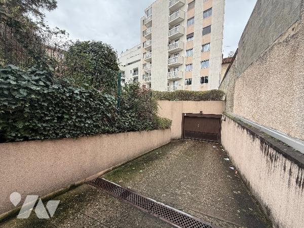 Garage, box fermé proche Tram T3 secteur Part Dieu Dauphiné