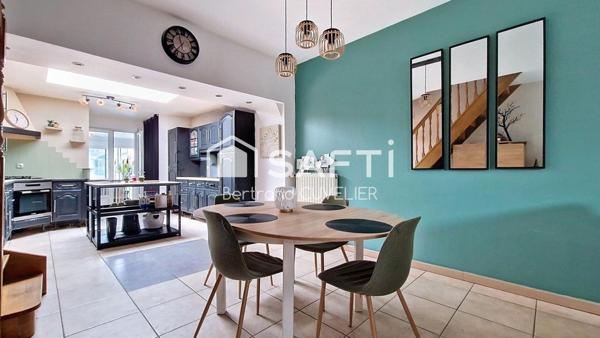 Maison 1930 semi-individuelle - grand séjour lumineux - 3 chambres et jardin