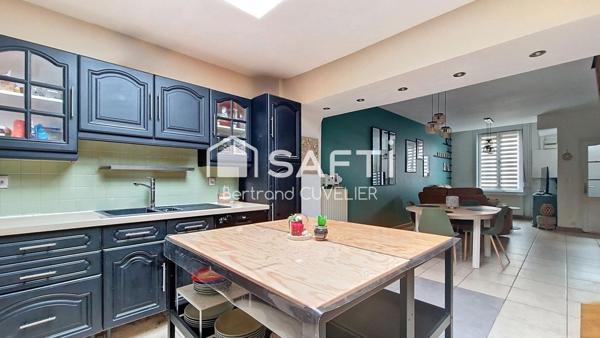 Maison 1930 semi-individuelle - grand séjour lumineux - 3 chambres et jardin