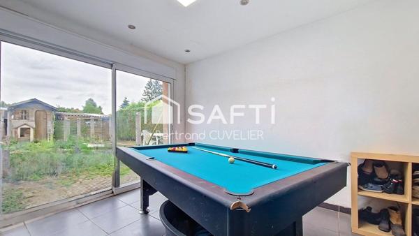 Maison 1930 semi-individuelle - grand séjour lumineux - 3 chambres et jardin