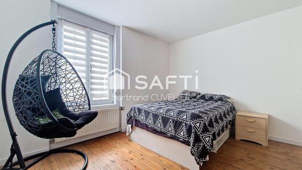 Maison 1930 semi-individuelle - grand séjour lumineux - 3 chambres et jardin