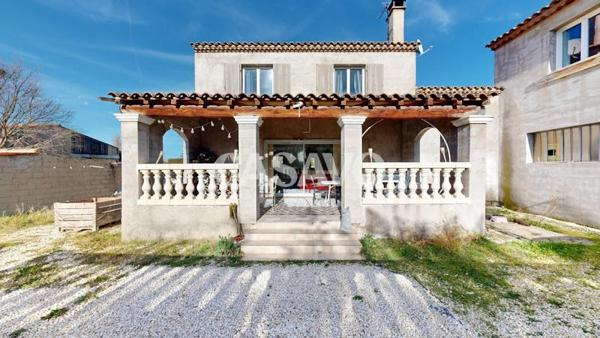 Vente Maison 10 pièces de 231m² - 84300 Taillades