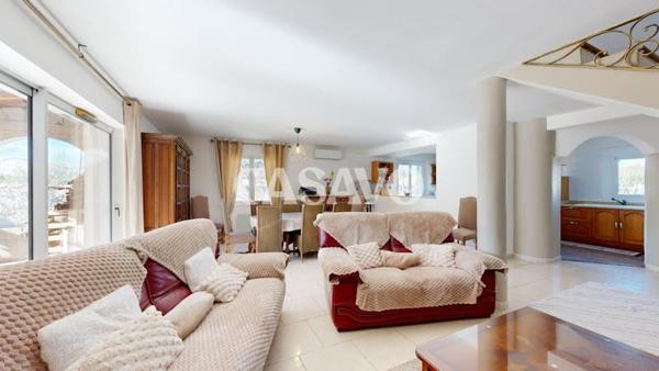 Vente Maison 10 pièces de 231m² - 84300 Taillades