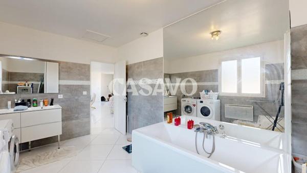 Vente Maison 10 pièces de 231m² - 84300 Taillades
