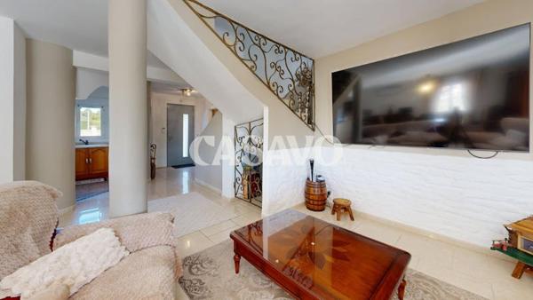 Vente Maison 10 pièces de 231m² - 84300 Taillades