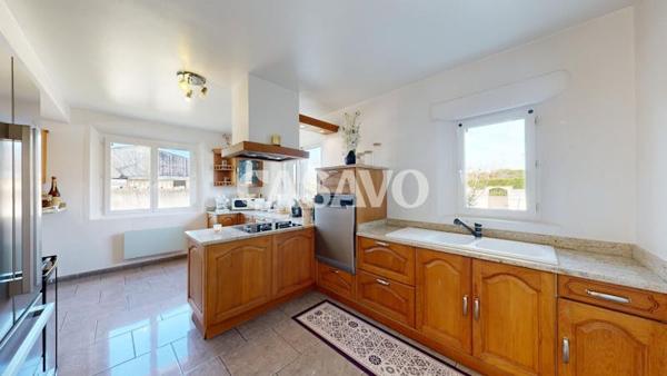 Vente Maison 10 pièces de 231m² - 84300 Taillades