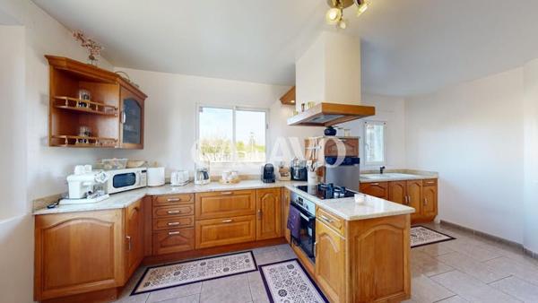 Vente Maison 10 pièces de 231m² - 84300 Taillades
