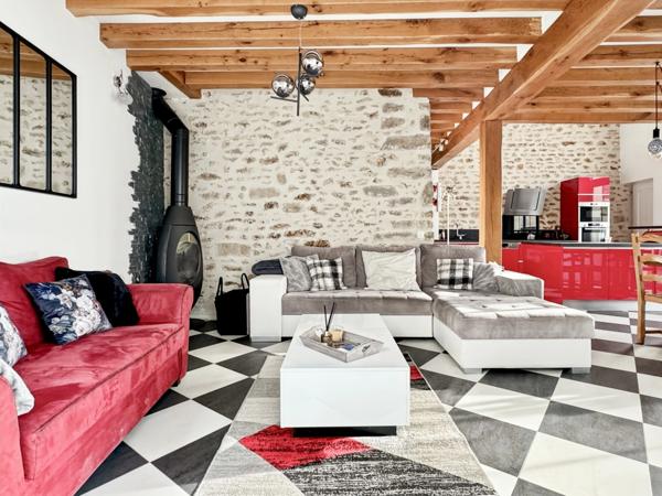 MAISON FAMILIALE DE CHARME – CHAUMES-EN-BRIE – POUTRES APPARENTES – PLAFOND CATHÉDRALE – PIERRE – PISCINE – JARDIN PAYSAGER – SANS TRAVAUX – GARE RER E À 15 MIN – CALME – COMMERCES À PIED