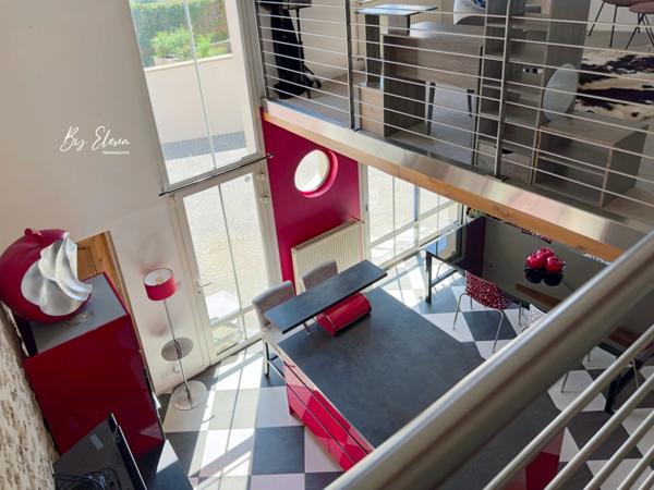 MAISON FAMILIALE DE CHARME – CHAUMES-EN-BRIE – POUTRES APPARENTES – PLAFOND CATHÉDRALE – PIERRE – PISCINE – JARDIN PAYSAGER – SANS TRAVAUX – GARE RER E À 15 MIN – CALME – COMMERCES À PIED