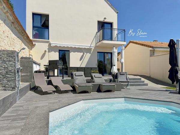 MAISON FAMILIALE DE CHARME – CHAUMES-EN-BRIE – POUTRES APPARENTES – PLAFOND CATHÉDRALE – PIERRE – PISCINE – JARDIN PAYSAGER – SANS TRAVAUX – GARE RER E À 15 MIN – CALME – COMMERCES À PIED