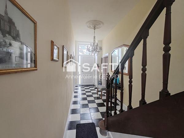 Maison bourgeoise 201 m² avec jardin et parking