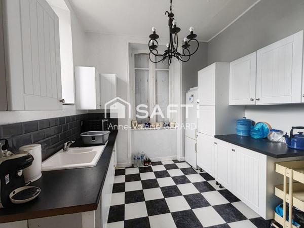 Maison bourgeoise 201 m² avec jardin et parking