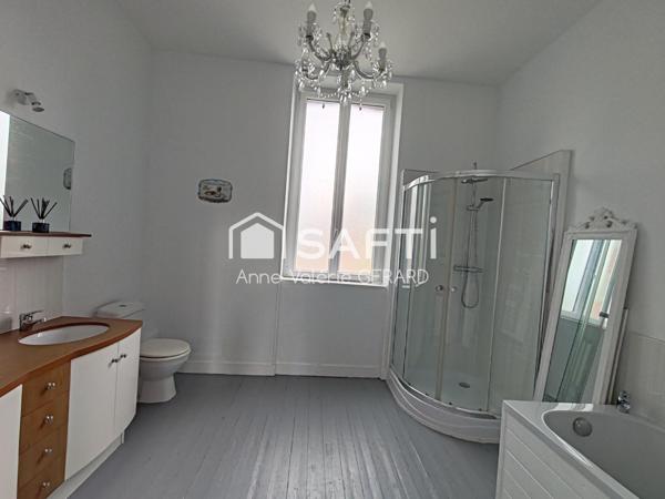 Maison bourgeoise 201 m² avec jardin et parking