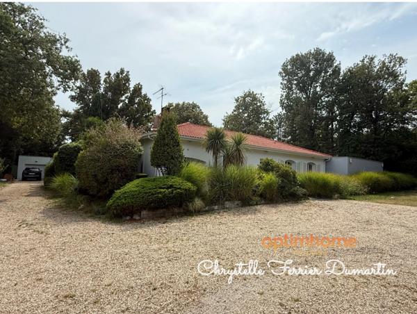 Maison de 206 m2 - 4 chambres - 1 studio indépendant - Piscine - CARBON BLANC