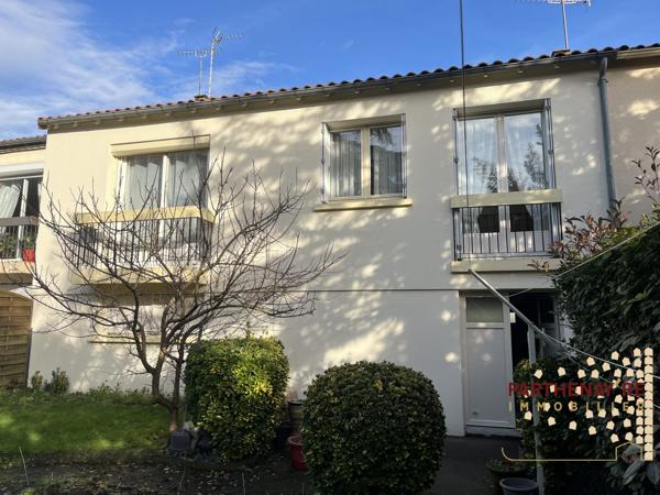 Pavillon sur sous-sol mitoyen à PARTHENAY
