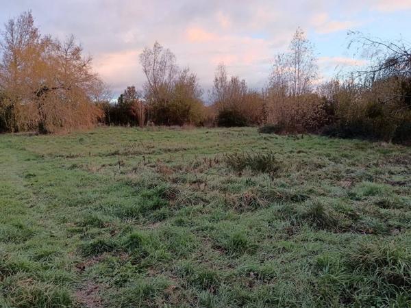 Terrain constructible à NUEIL LES AUBIERS