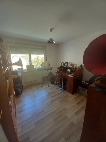 Duplex
                                                                                                                                                                                                                                                                                                                        5 pièce(s)                                                                                                                                                                                                          4 chambre(s)                                                                                                                                                                                                          102.23  m²