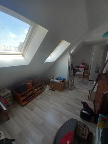 Duplex
                                                                                                                                                                                                                                                                                                                        5 pièce(s)                                                                                                                                                                                                          4 chambre(s)                                                                                                                                                                                                          102.23  m²